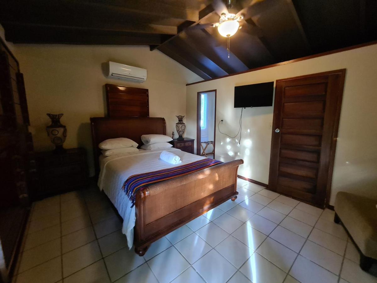 Yocamatsu Bed & Breakfast Caye Caulker Ngoại thất bức ảnh
