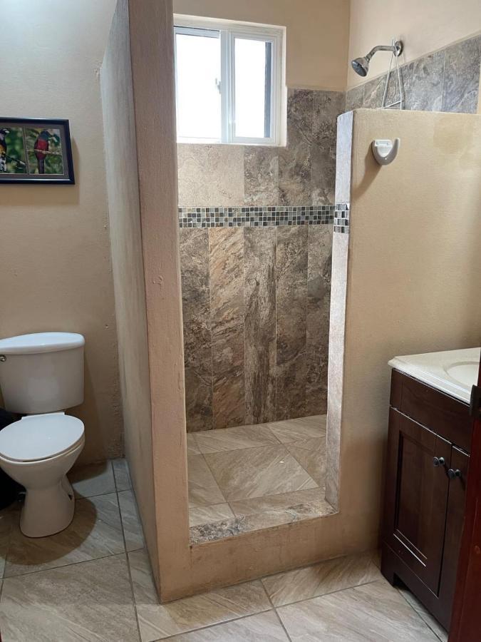 Yocamatsu Bed & Breakfast Caye Caulker Ngoại thất bức ảnh
